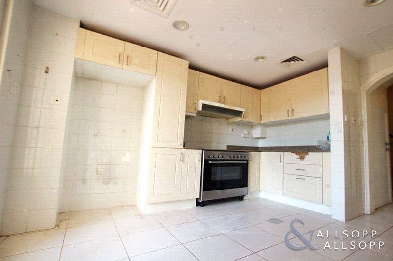 4 3 Bed + Study | Walk To The Pool and Souk
