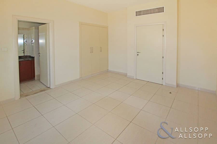 2 Springs 2 | Single Row | 4E | VOT | 2 Bed