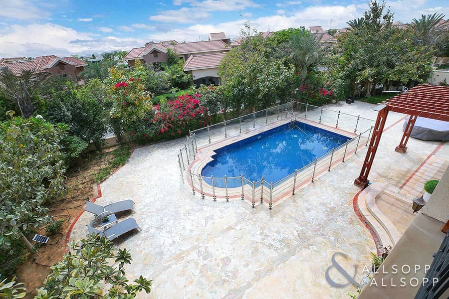 33 5 Bed Mansions | Large Plot | Private Pool
