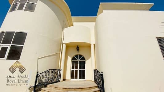 5 Bedroom Villa for Sale in Bur Dubai, Dubai - 5 Bedroom Villa For Sale In Mankhool