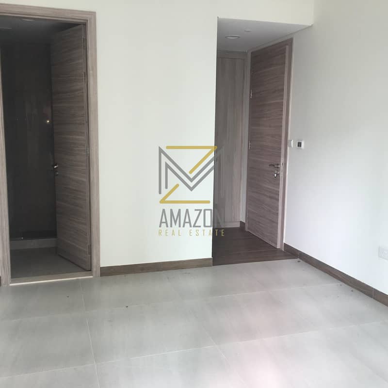 1 Bedroom, large Balcony  with Burj Khlifa View