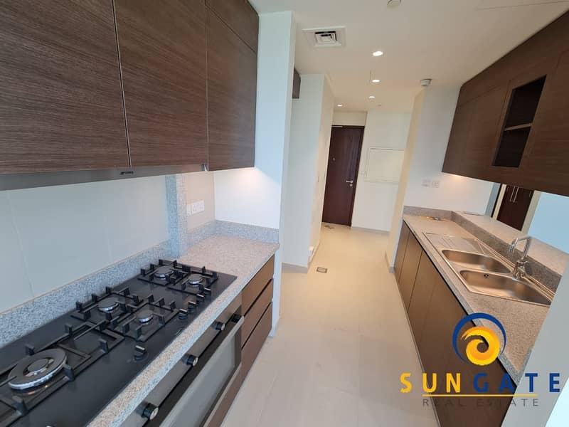 5 Vacant Brand New 3Bed+Maid Central Park Pool View