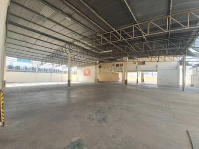 Warehouse for Rent in Deira, Dubai - Open Space | Prime Location | Mezzanine Office Floor