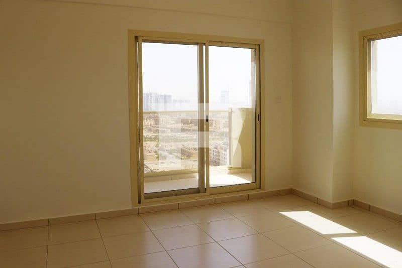 18 2BHK|Chiller Free|6 chqs|Closed kitchen|