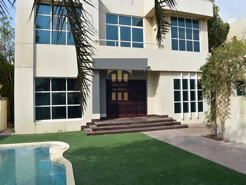 Spacious 5 Bedroom Independent Villa With Private Garden !