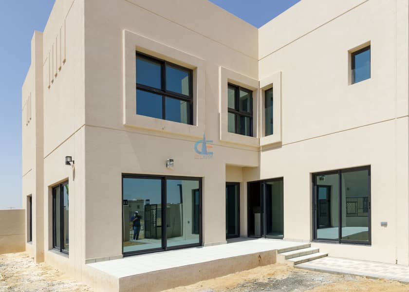ready to move villa 4 bedroom with maid room / full furniture kitchen /free service charge for 5 years /down payment 10% ready to move villa 4 bedroom with maid room / full furniture kitchen /free service charge for 5 years /down payment 10%