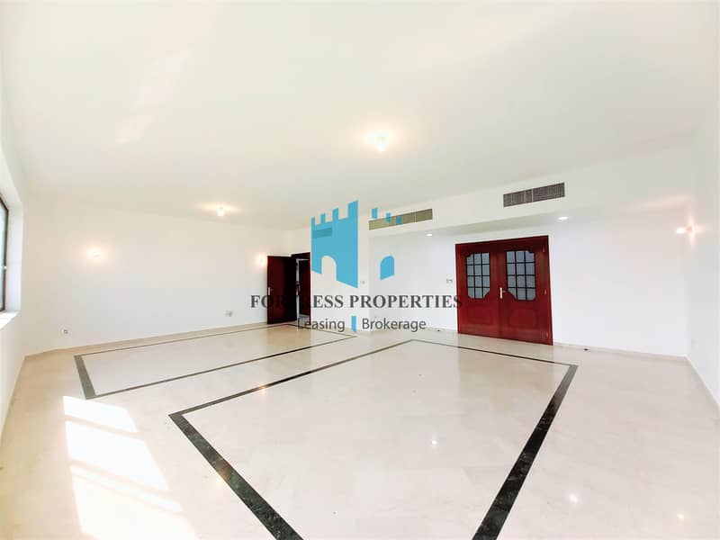 شقة في شارع الشيخ خليفة بن زايد 4 غرف 110000 درهم - 5522885