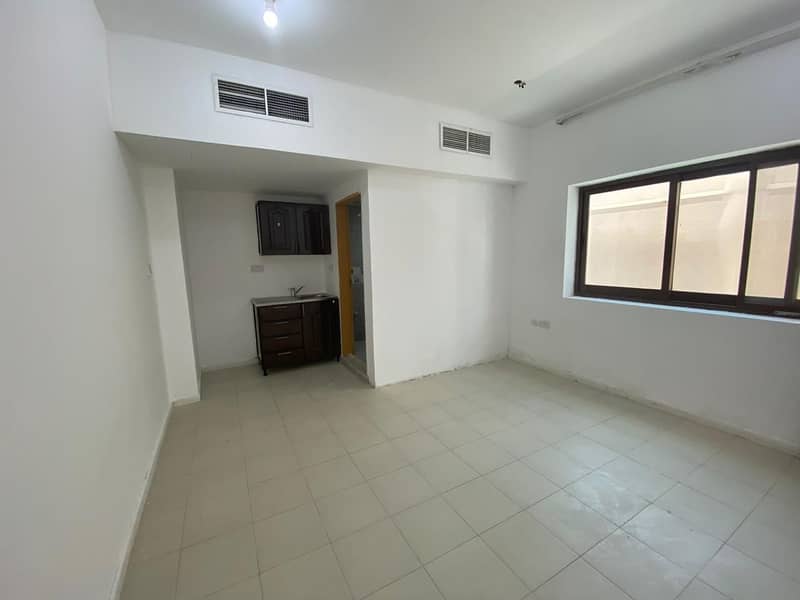 Spacious studio Available in kca for 2000 monthly