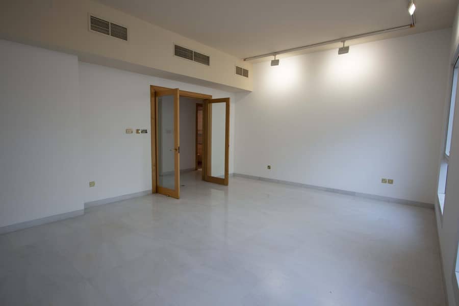 Квартира в Шейх Халифа Бин Зайед Стрит, 3 cпальни, 75000 AED - 5458646