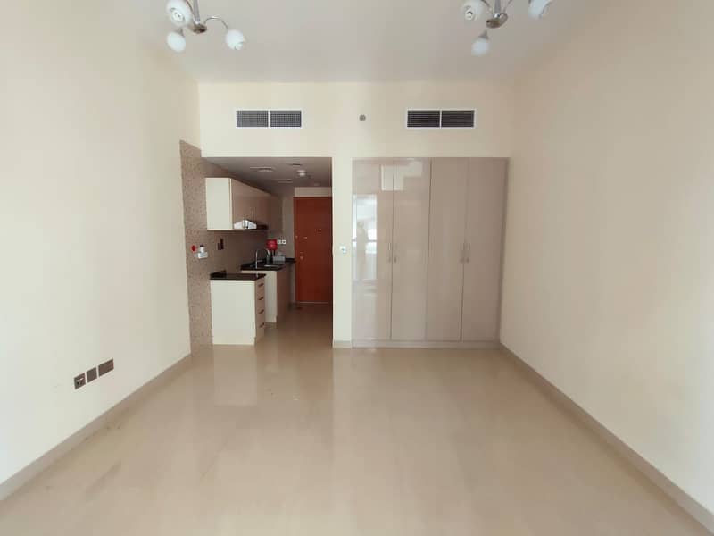 HOT OFFER SPACIOUS STUDIO(400SQFT)+BALCONY+WARDROBES AVAILABLE IN 23K IN 6 CHEQUES