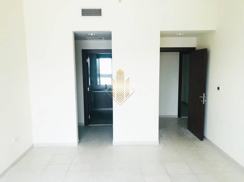 5 Large Layout | Higher Floor Apartment I With Spacious Living Area