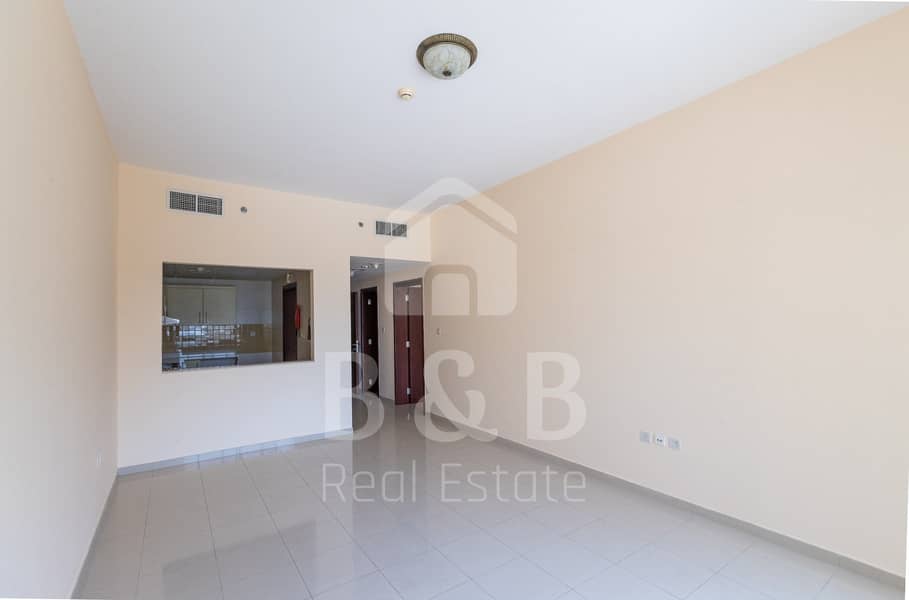 Spacious 1 Bedroom Apartment - 12 Cheques