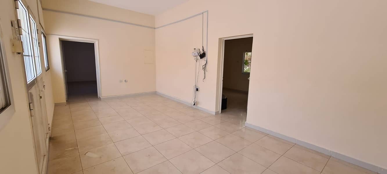 Independent Villa 3BR| Close To Mankhool Road | 3 Bed + Maids |