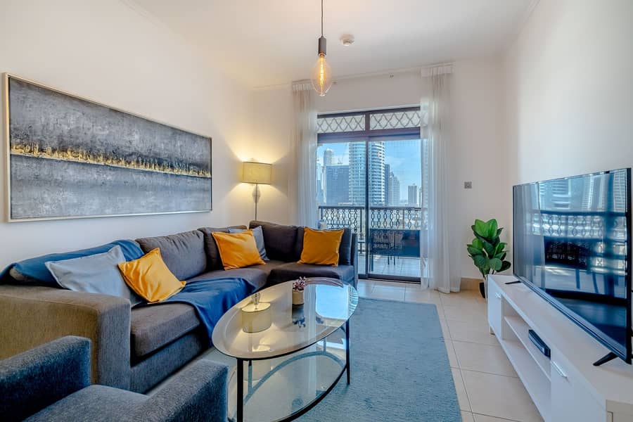 Vibrant 1BR Apartment in Old Town Avenue