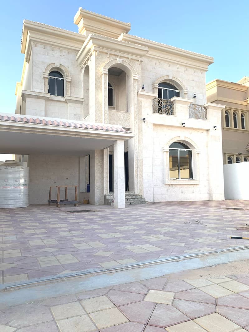 Villa for sale, stone face, personal finishing, close to all services