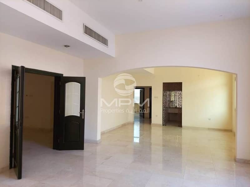 9 Spacious and Luxuries Villa | Balcony | Parking