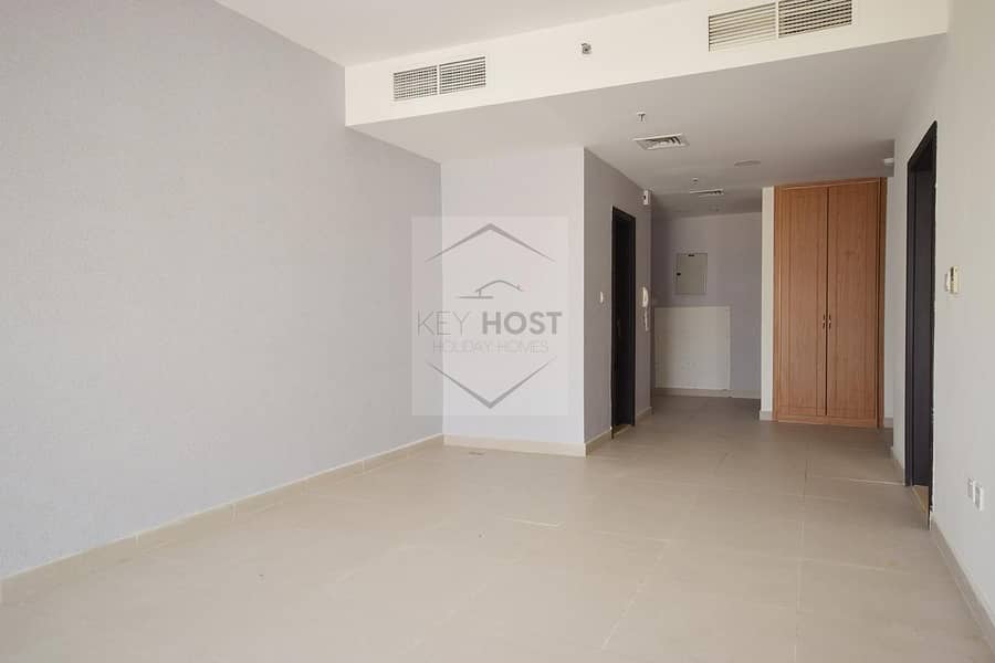 3 Large 1BR  Dubai Silicon Oasis | 4chks