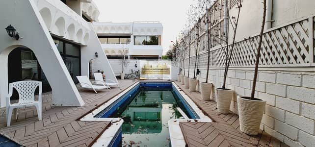 5 Bedroom Villa for Rent in Al Khalidiyah, Abu Dhabi - Spacious Majlis w/ Big Garden and Parking Space