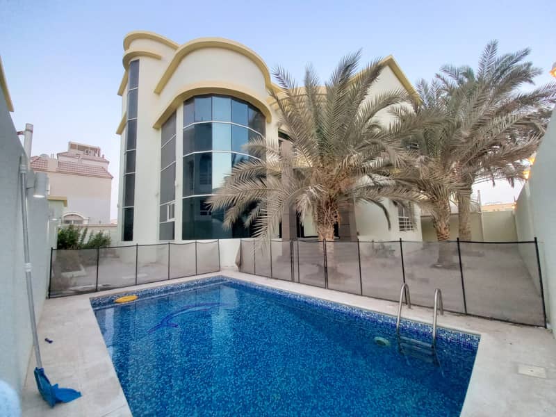 Вилла в Халифа Сити, 6 спален, 180000 AED - 5268836