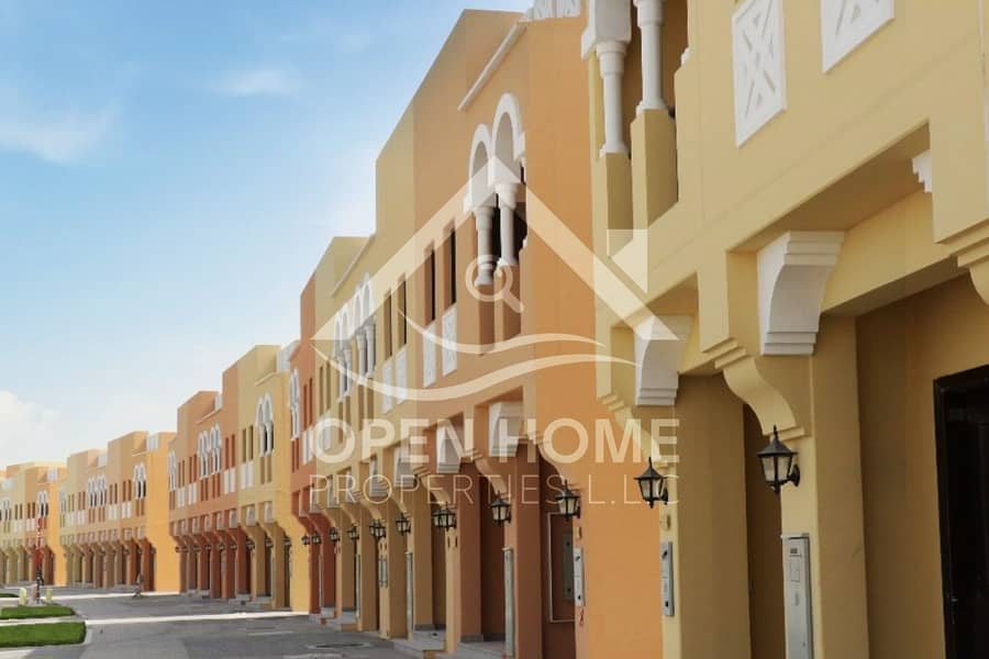 Hot Deal I Single Row I Vacant I Well-Maintained Villa