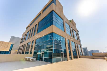 مکتب  للبيع في الخليج التجاري، دبي - 3 Offices with Huge Terrace Fit for Company Events