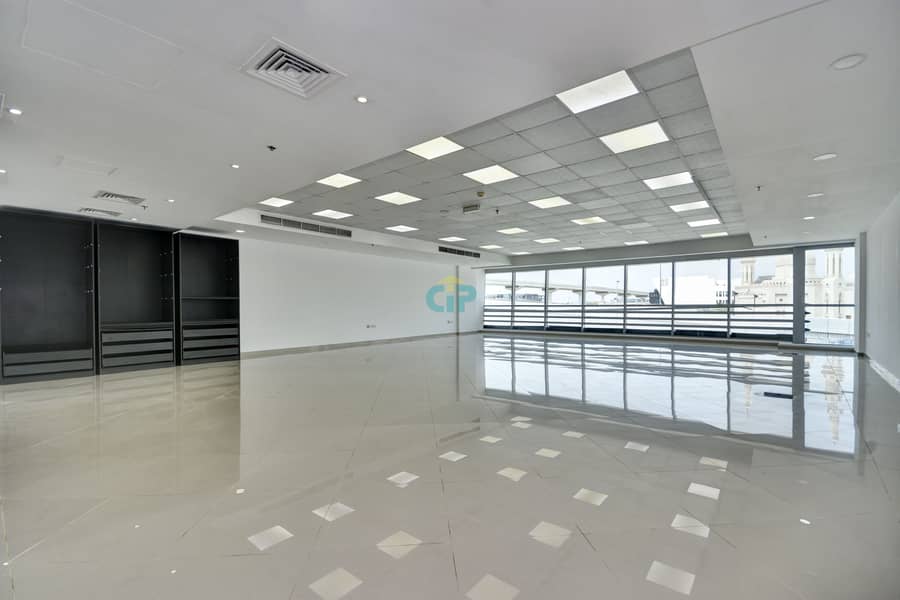 Low Rise, Low Risk Building  | Chiller free and grace period  | OPEN PLAN OFFICE |