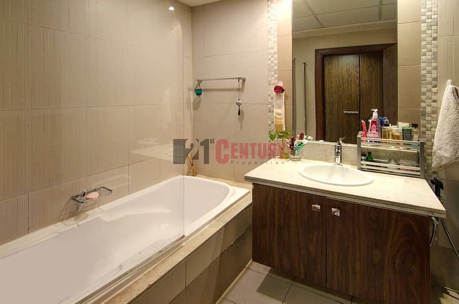 7 Lovely 2 BR + Laundry SZR View Executive Towers