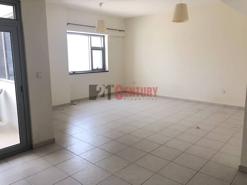 Great Deal l 1 BR + Laundry l Closed Kitchen