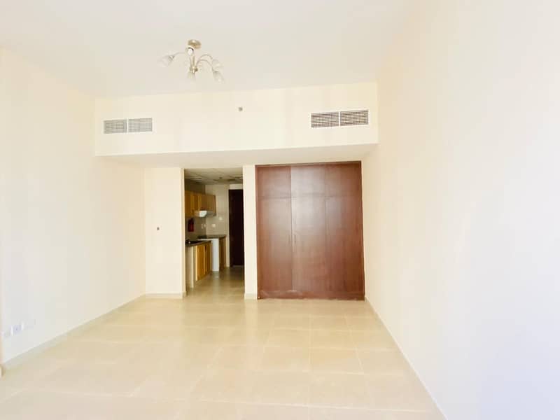 LARGE STUDIO WITH BALCONY ONLY 31k NEAR LULU SUPER MARKET/BUS STOP IN DUBAI SILICON OASIS -DSO