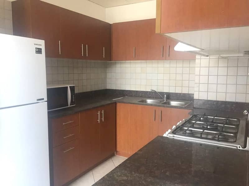 4 Vacant Corner Apartment with Closed Kitchen