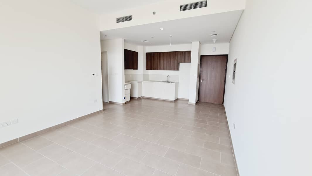 Large Balcony | 1 Bedroom Apartment | Park Heights 1 Large Balcony | 1 Bedroom Apartment | Park Heights 1