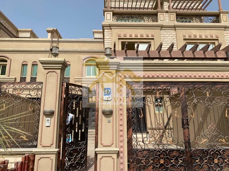 فیلا في شارع المرور المرور 5 غرف 220000 درهم - 5142242 فیلا في شارع المرور المرور 5 غرف 220000 درهم - 5142242