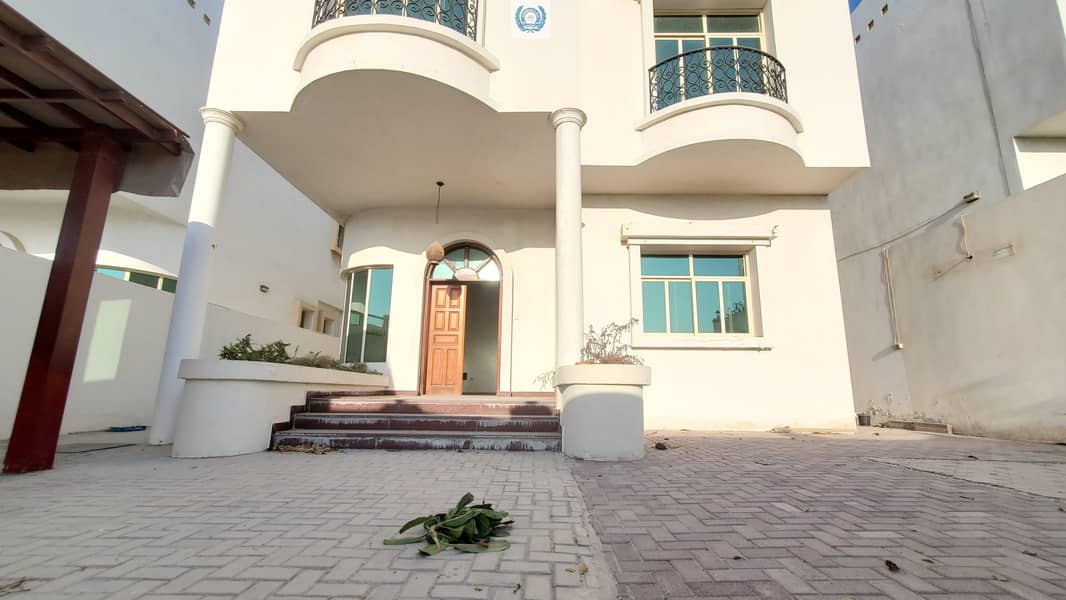 4 Bed Room, Close to Beach, Stand Alone, Attached Wardrobes In Rifah