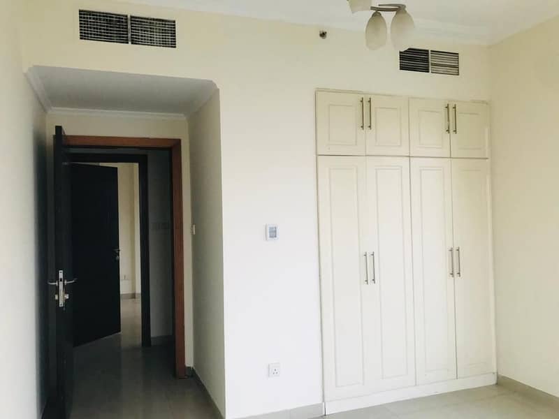 2 bhk for sale in Manchester tower just 990000/