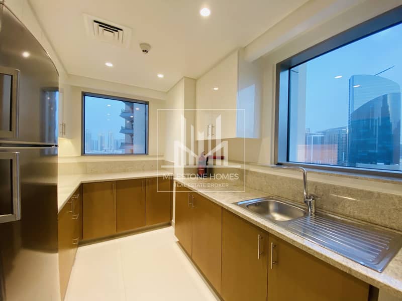 8 Blvd View | One Bed + Study | Massive |