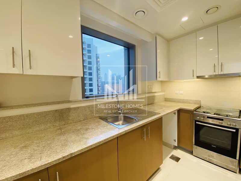 10 Blvd View | One Bed + Study | Massive |