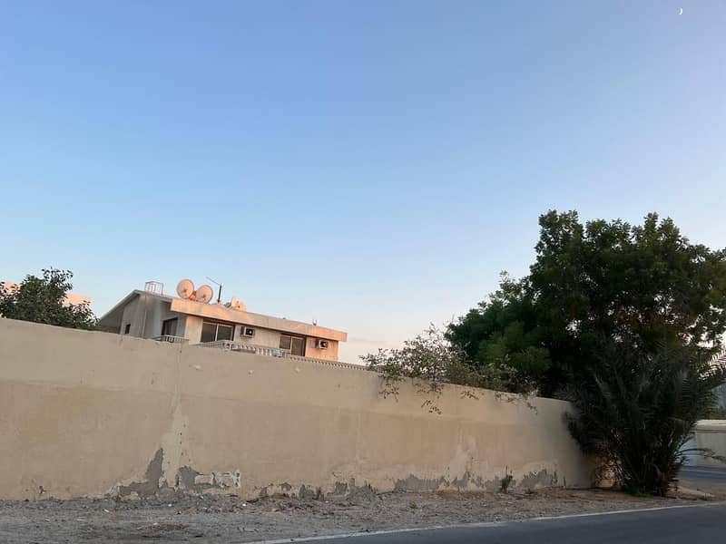 For sale villa in Mushairef on two Qar streets at an excellent price