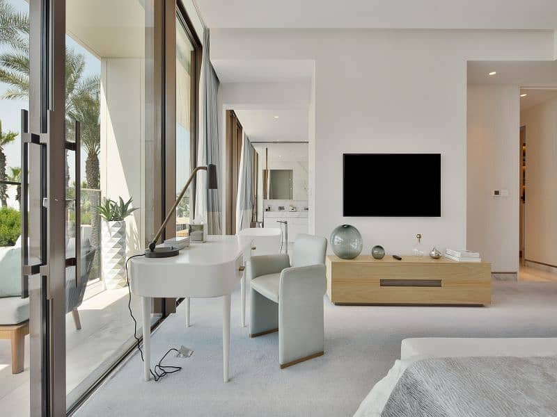 6 Beachfront Villa| Luxury Living | Ultra Modern