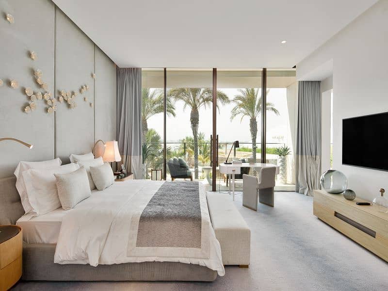 11 Beachfront Villa| Luxury Living | Ultra Modern