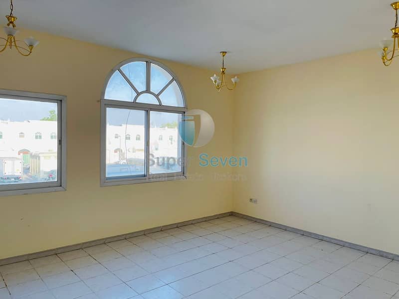 3 3-Bedroom with Maid room villa for rent Hor Al Anz