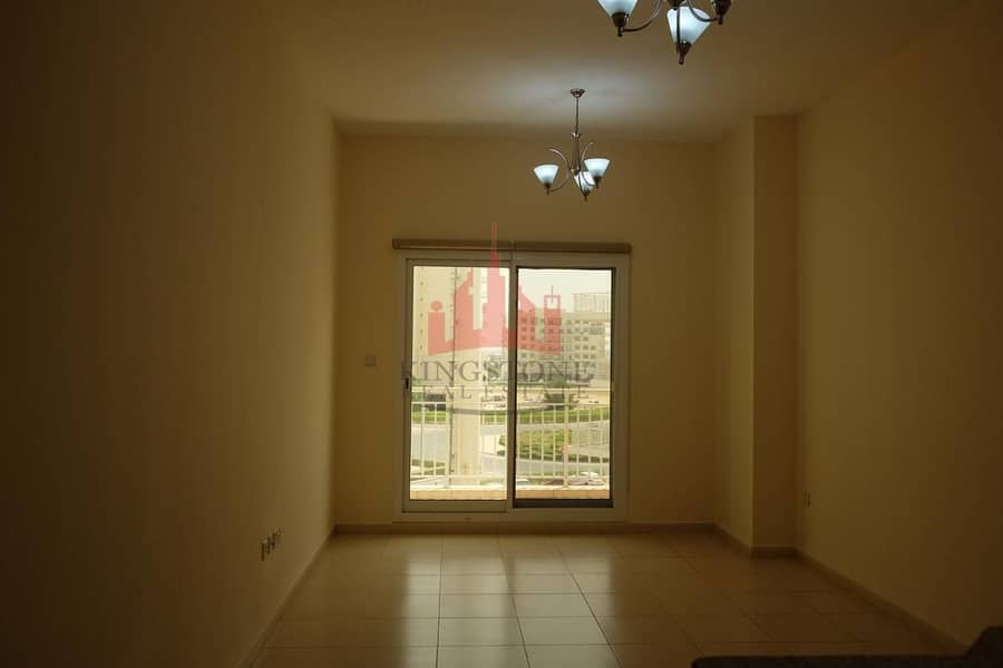 6 1 Bedroom + Laundry Room Liwan. .