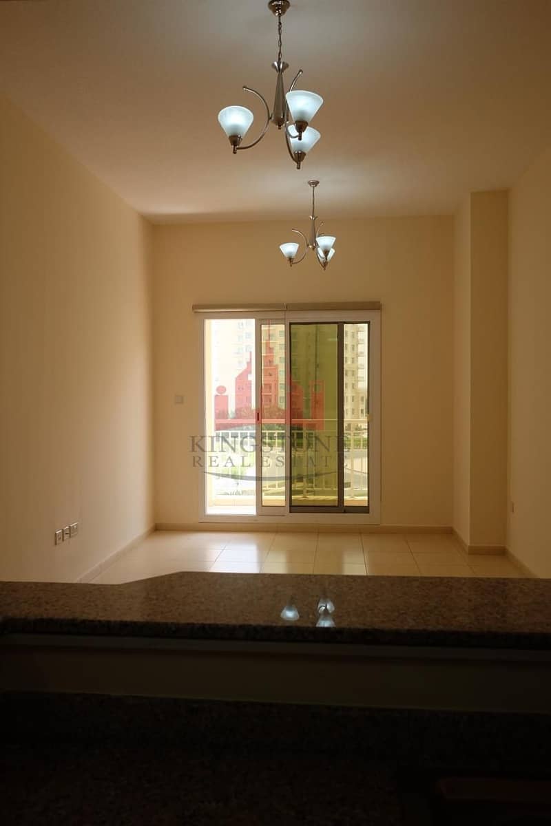 8 1 Bedroom + Laundry Room Liwan. .