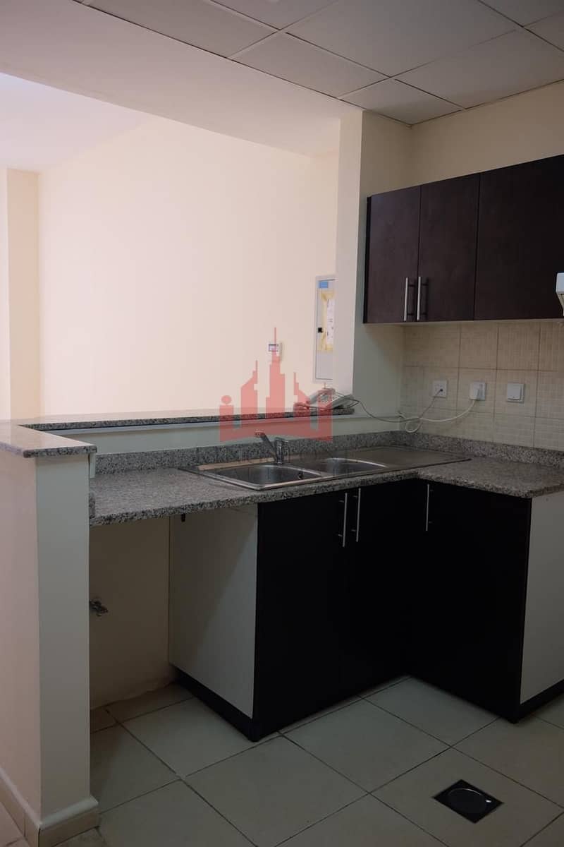 15 1 Bedroom + Laundry Room Liwan. .