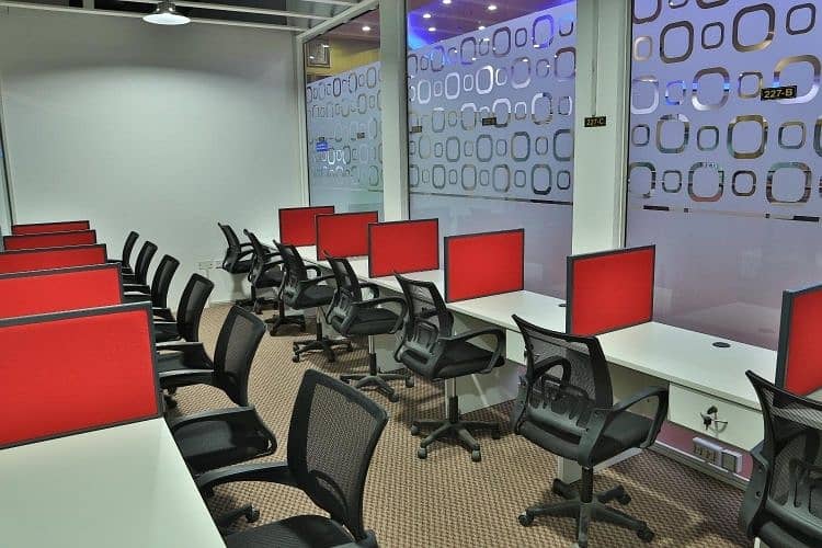 8 SERVISED OFFICE WITH PRIME LOCATION IN QUSAIS NEAR METRO AND TAWAR CENTER