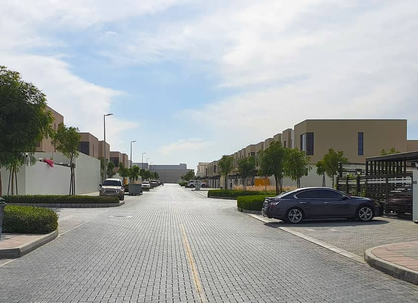 ready villa 4 bedroom in Sharjah with maid room \  without service charge all lifetime \ last unit \ hurry up