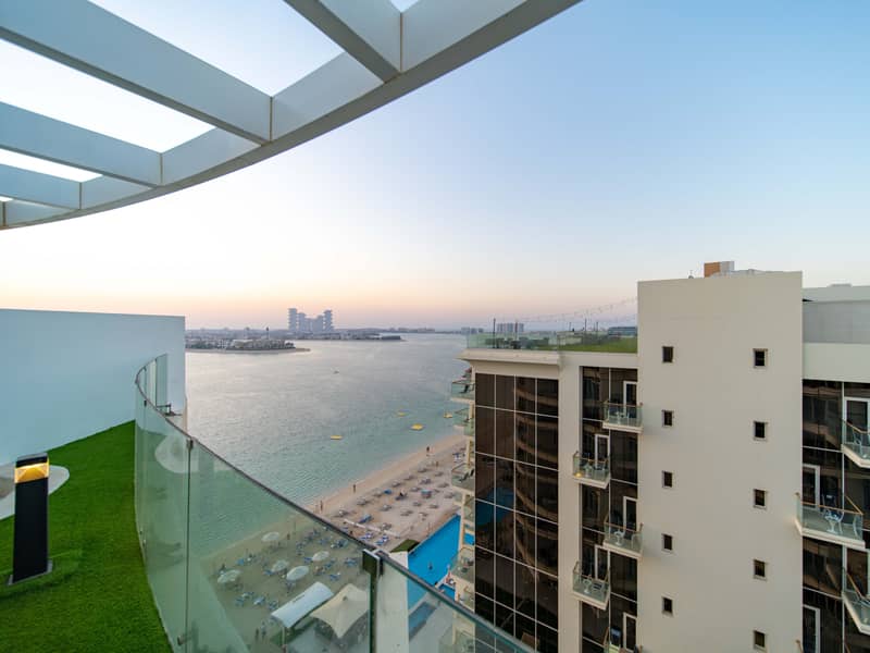Spacious Terrace & Best Views on the Palm Spacious Terrace & Best Views on the Palm