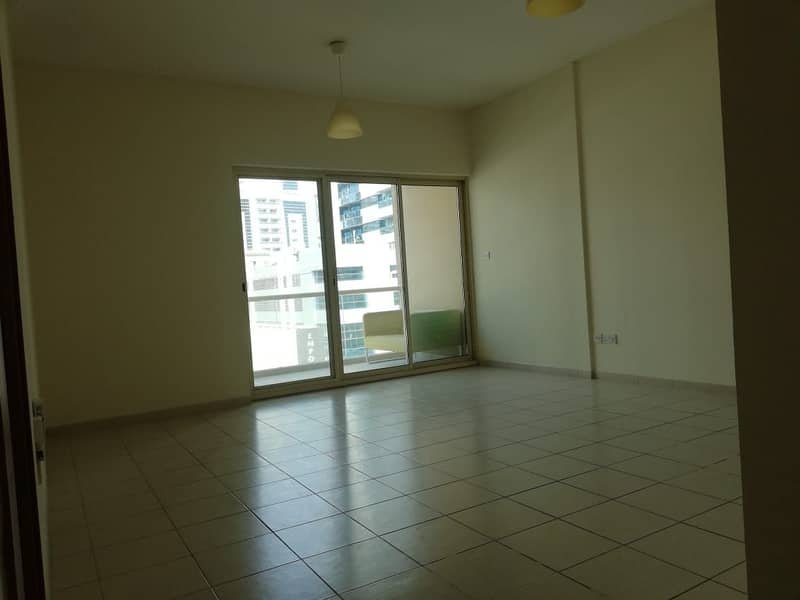 CHILLER FREE , Spacious 1 bed with huge balcony
