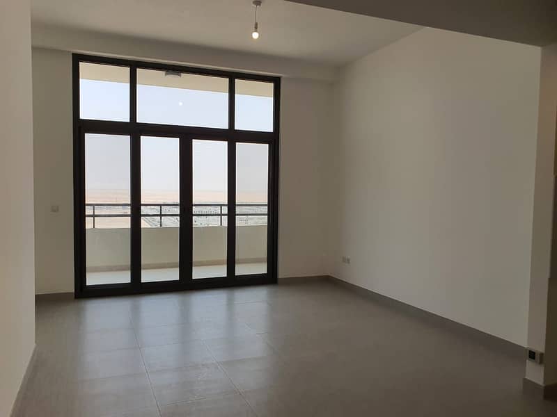 Spacious 2 bed with huge balcony on sale in Town square