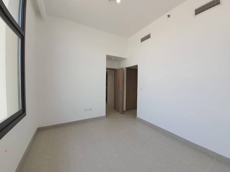 3 Spacious 2 bed with huge balcony on sale in Town square