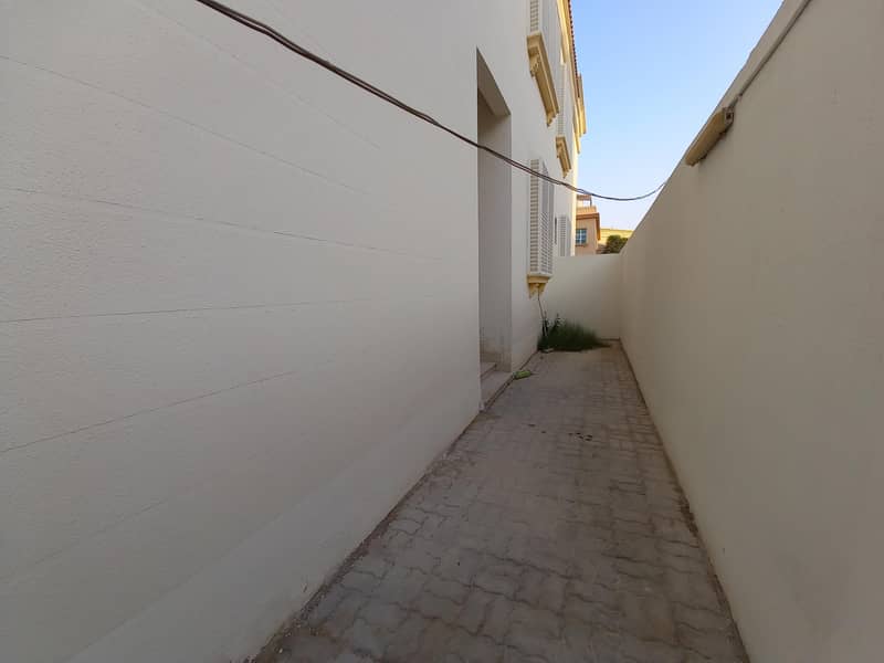 16 modern pvt entrance 4 master B/R villa with covered parking
